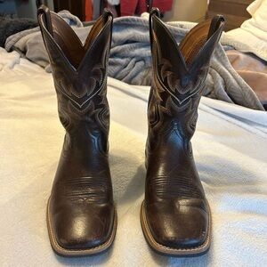 Men's size 8, Ariat Boots